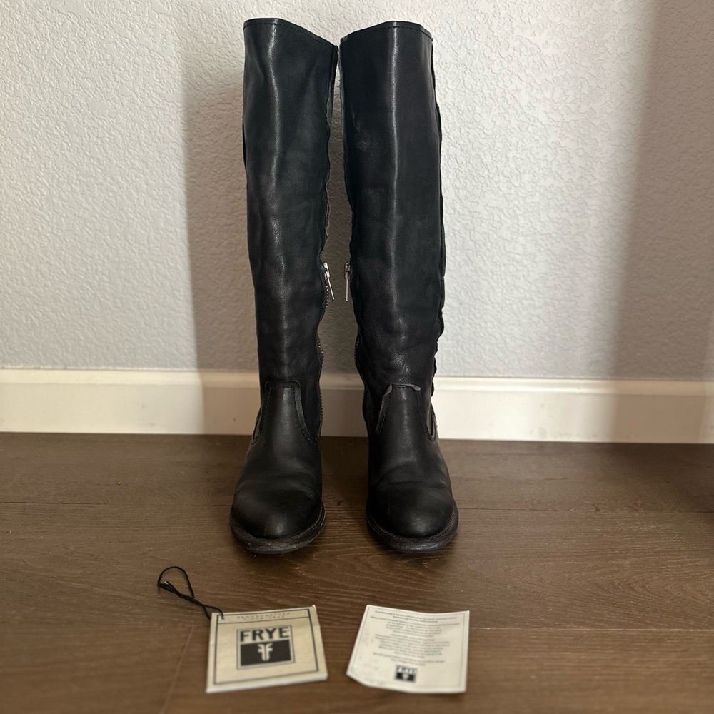 Black leather Frye boots size 8